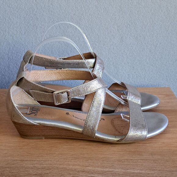 Sofft Women’s 41 EU 9.5 Metallic Silver Leather Strappy Open Toe Buckle Sandals - Picture 8 of 13